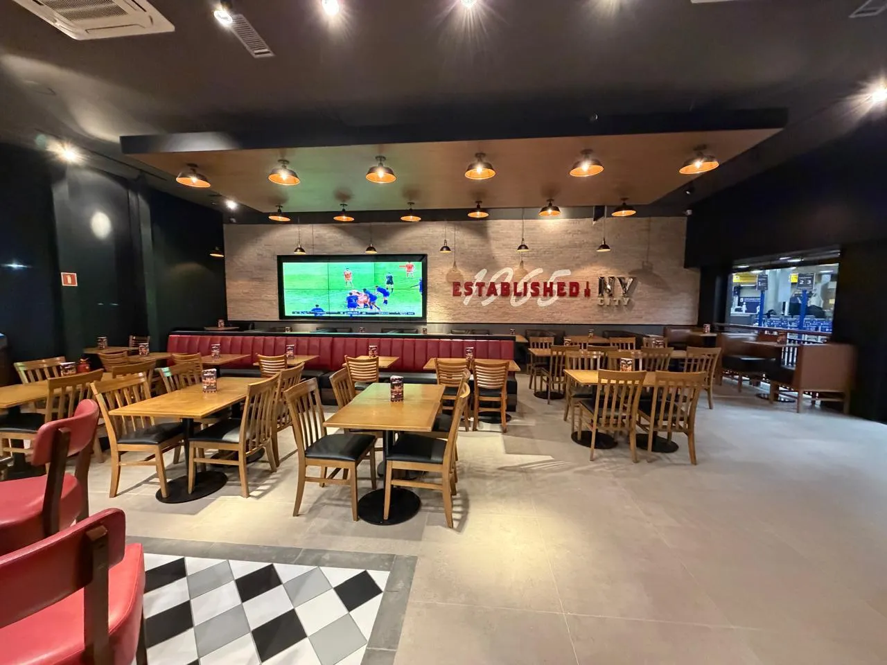TGI Fridays — Restaurante 24h no Aeroporto — registro 04