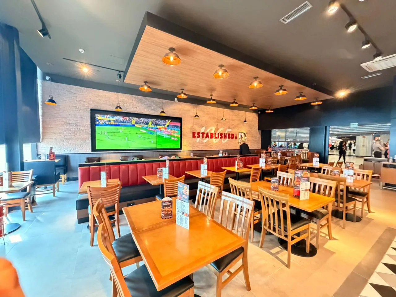 TGI Fridays — Restaurante 24h no Aeroporto — registro 05