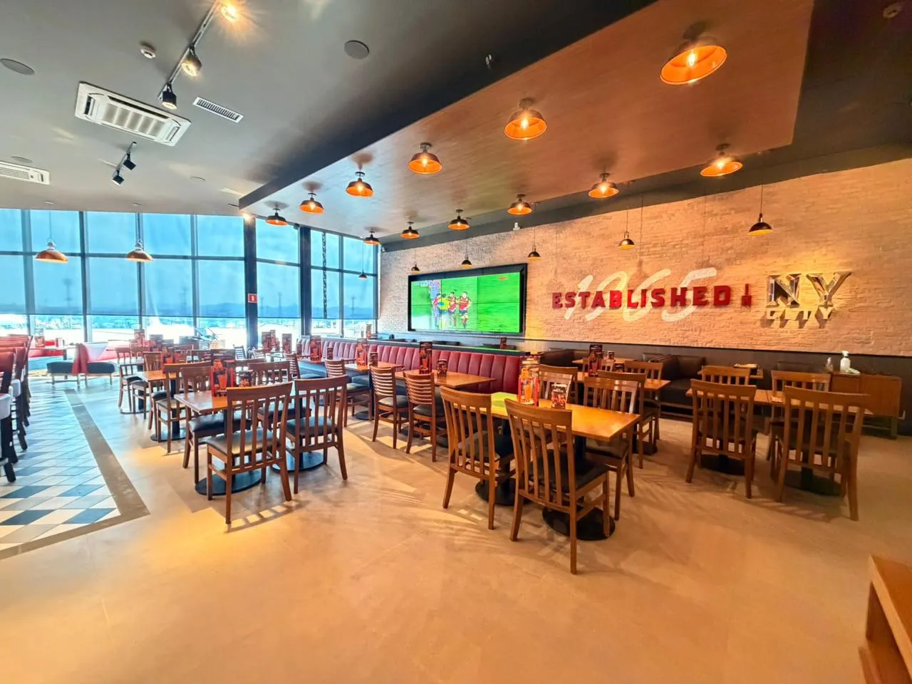TGI Fridays — Restaurante 24h no Aeroporto — registro 06